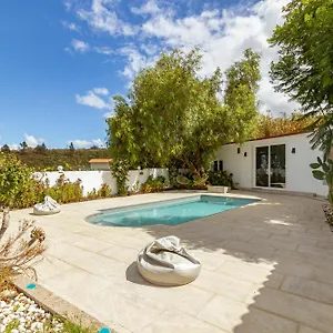  Villa Lunatika House
